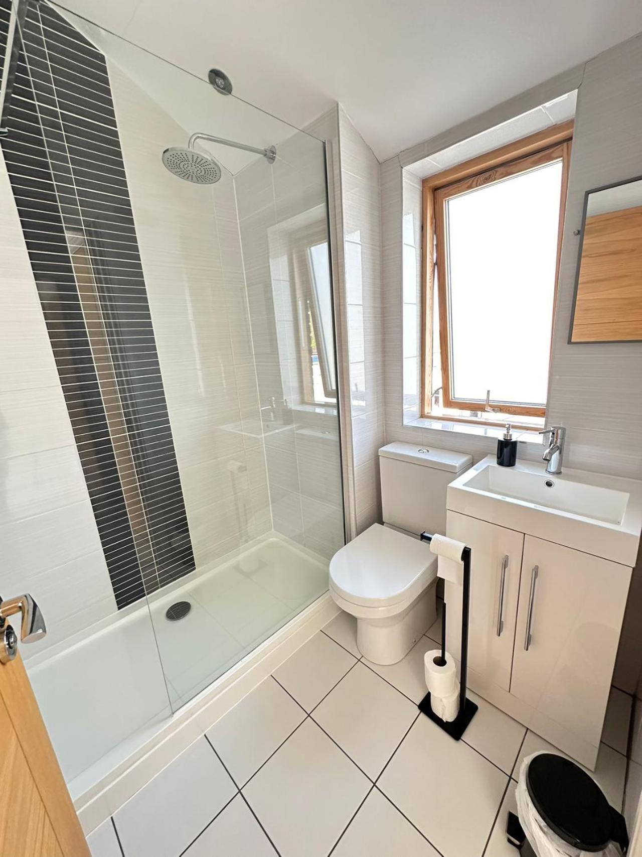 Spacious 4Br 4Ba Gated Townhouse With Balconies, Central Jq Birmingham Exterior photo