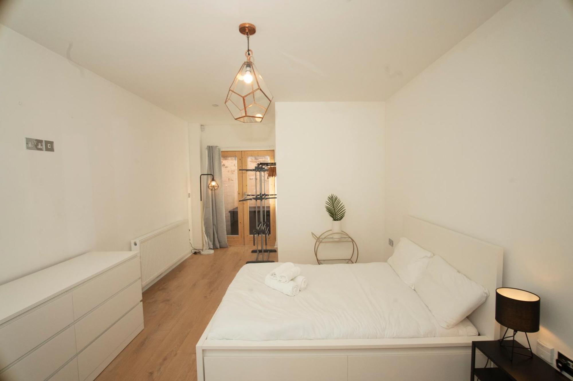Spacious 4Br 4Ba Gated Townhouse With Balconies, Central Jq Birmingham Exterior photo